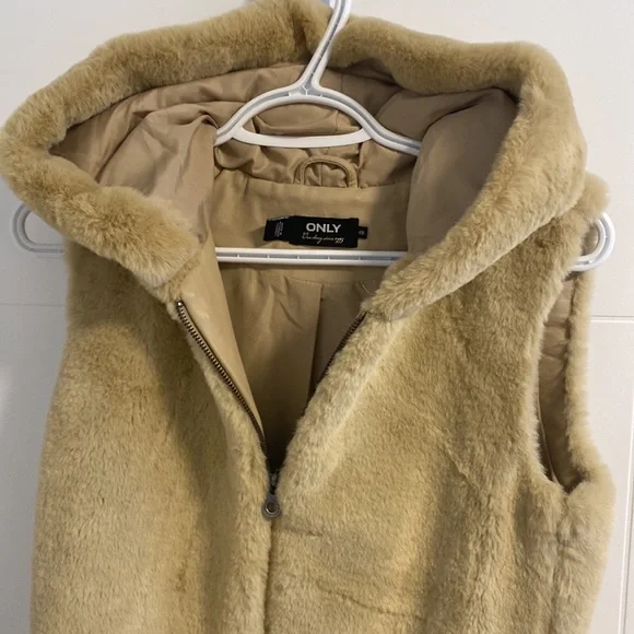 vest - Picture 3 of 3